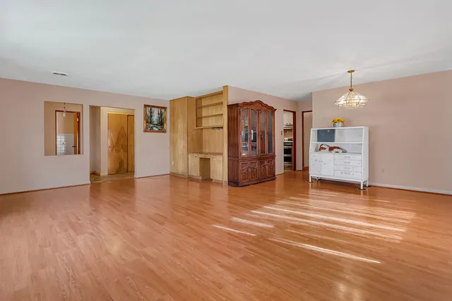 $275,000 | 220 Earl Avenue, Joliet, IL 60436