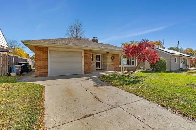 $275,000 | 220 Earl Avenue, Joliet, IL 60436