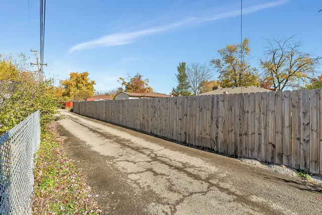 $275,000 | 220 Earl Avenue, Joliet, IL 60436