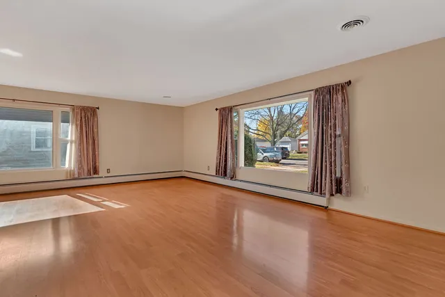 $275,000 | 220 Earl Avenue, Joliet, IL 60436