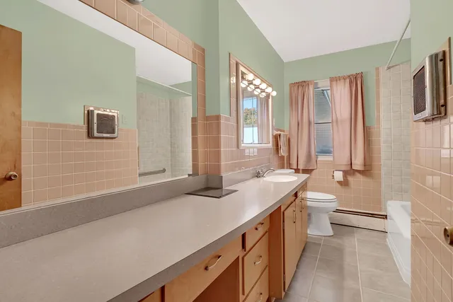 $275,000 | 220 Earl Avenue, Joliet, IL 60436