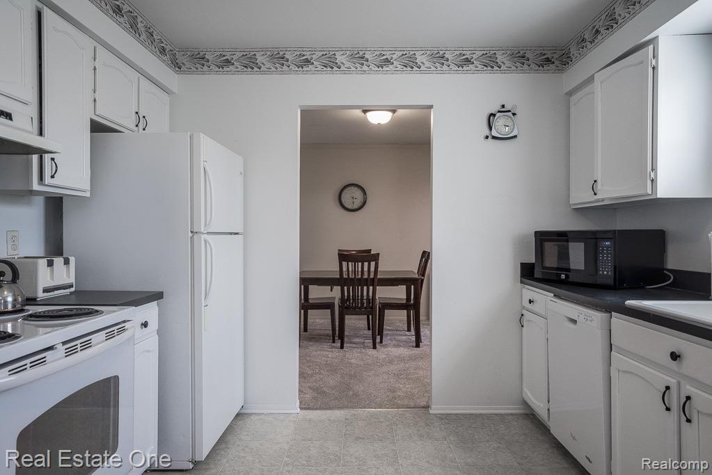 2075 Warrington Road Rochester, MI 48307 - Photo 11 of 18 2075 Warrington, Rochester Hills MI, Koteles, 07-16-15-960-Edit.jpg