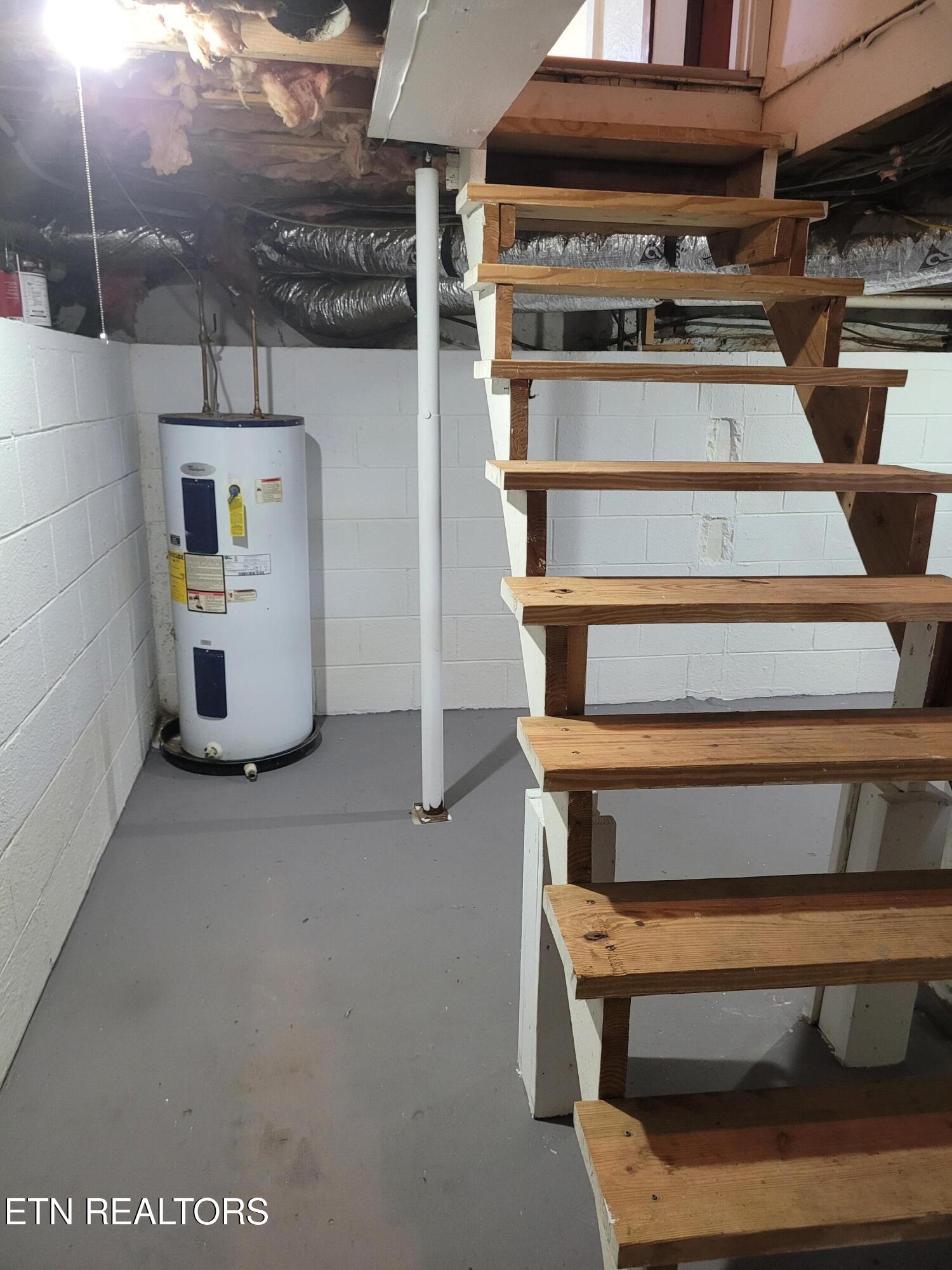 505 Cusick Road Rockford, TN 37853 - Photo 40 of 52 Crawl space