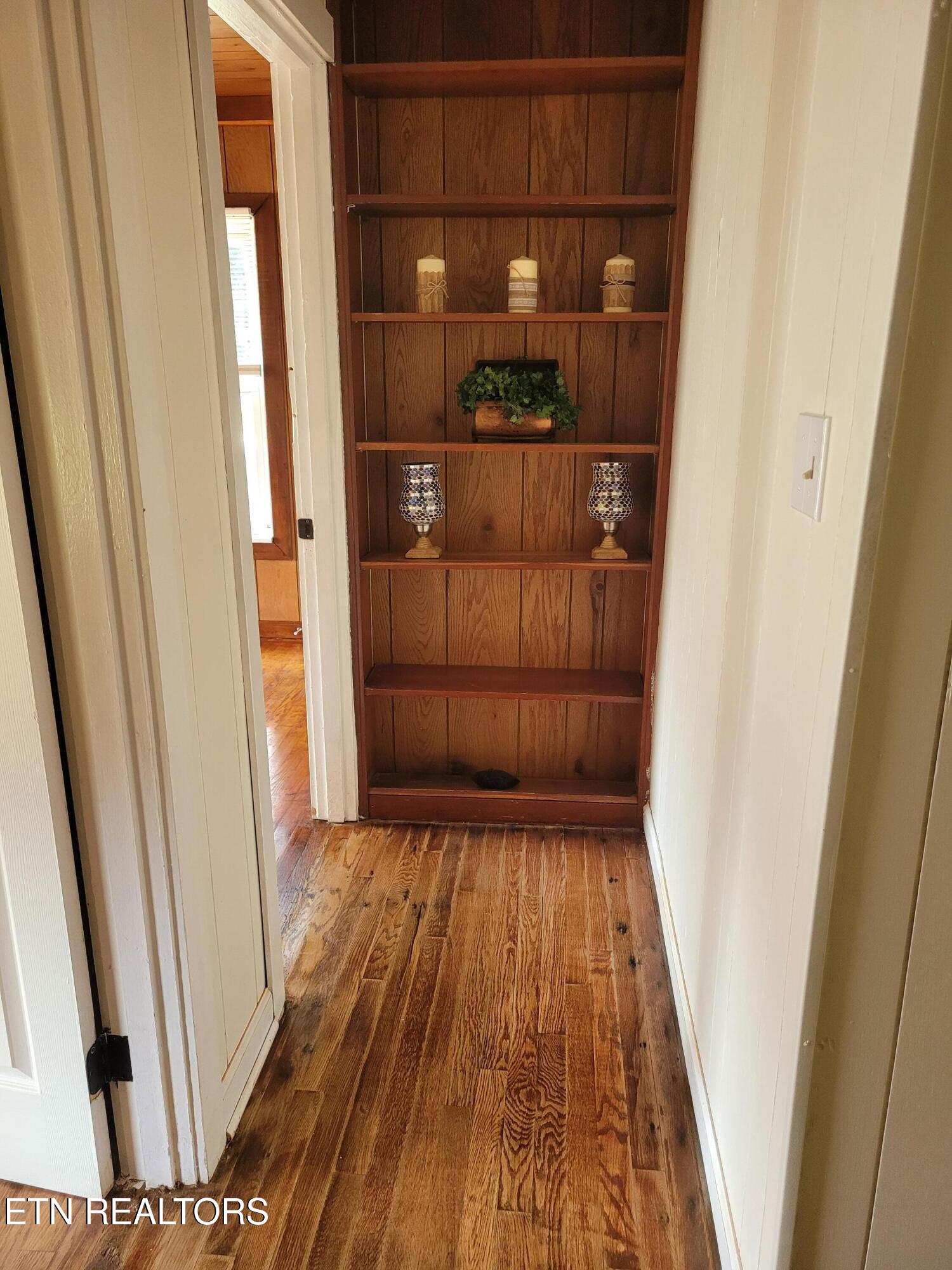 505 Cusick Road Rockford, TN 37853 - Photo 48 of 52 Built in Bookcase