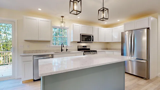 $559,900 | 14 Shire Lane, Turner, ME 04282