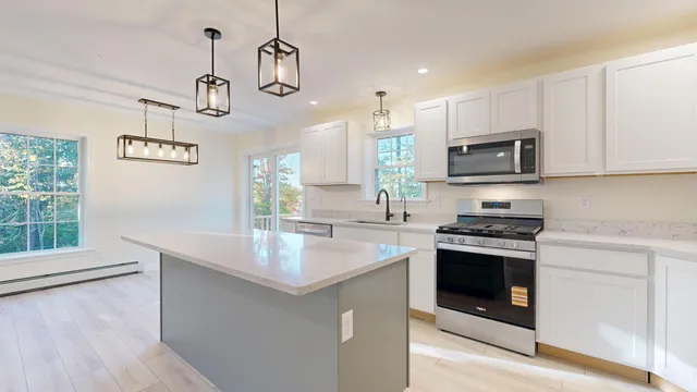 $559,900 | 14 Shire Lane, Turner, ME 04282