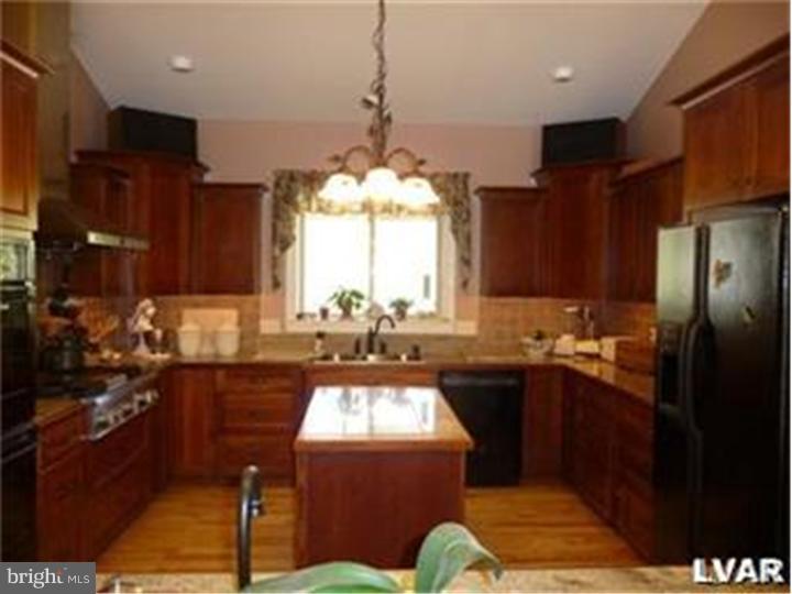 8425 Valley Road Fogelsville, PA 18051 - Photo 9 of 23 Gallery Image 9