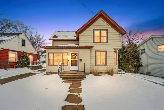 $285,000 | 416 South Rural Street, Hartford, WI 53027