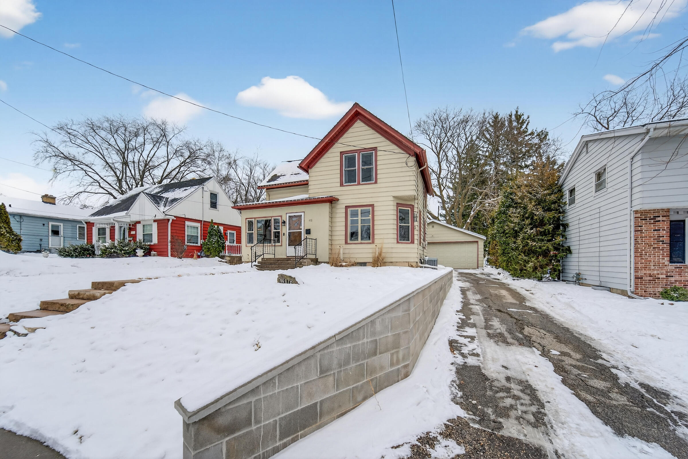 416 South Rural Street Hartford, WI 53027 - Photo 2 of 26 DSC09810