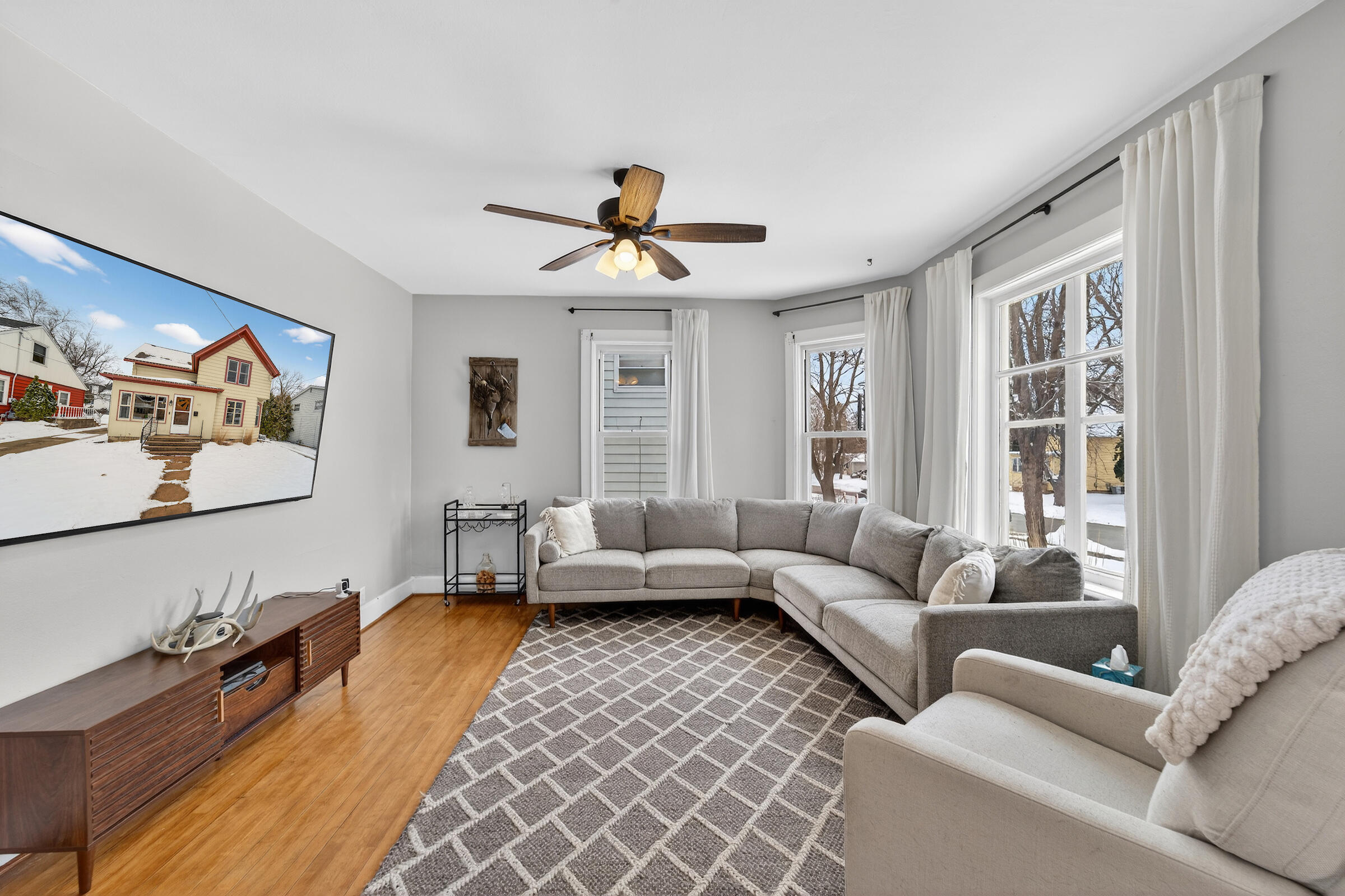 416 South Rural Street Hartford, WI 53027 - Photo 3 of 26 DSC09711