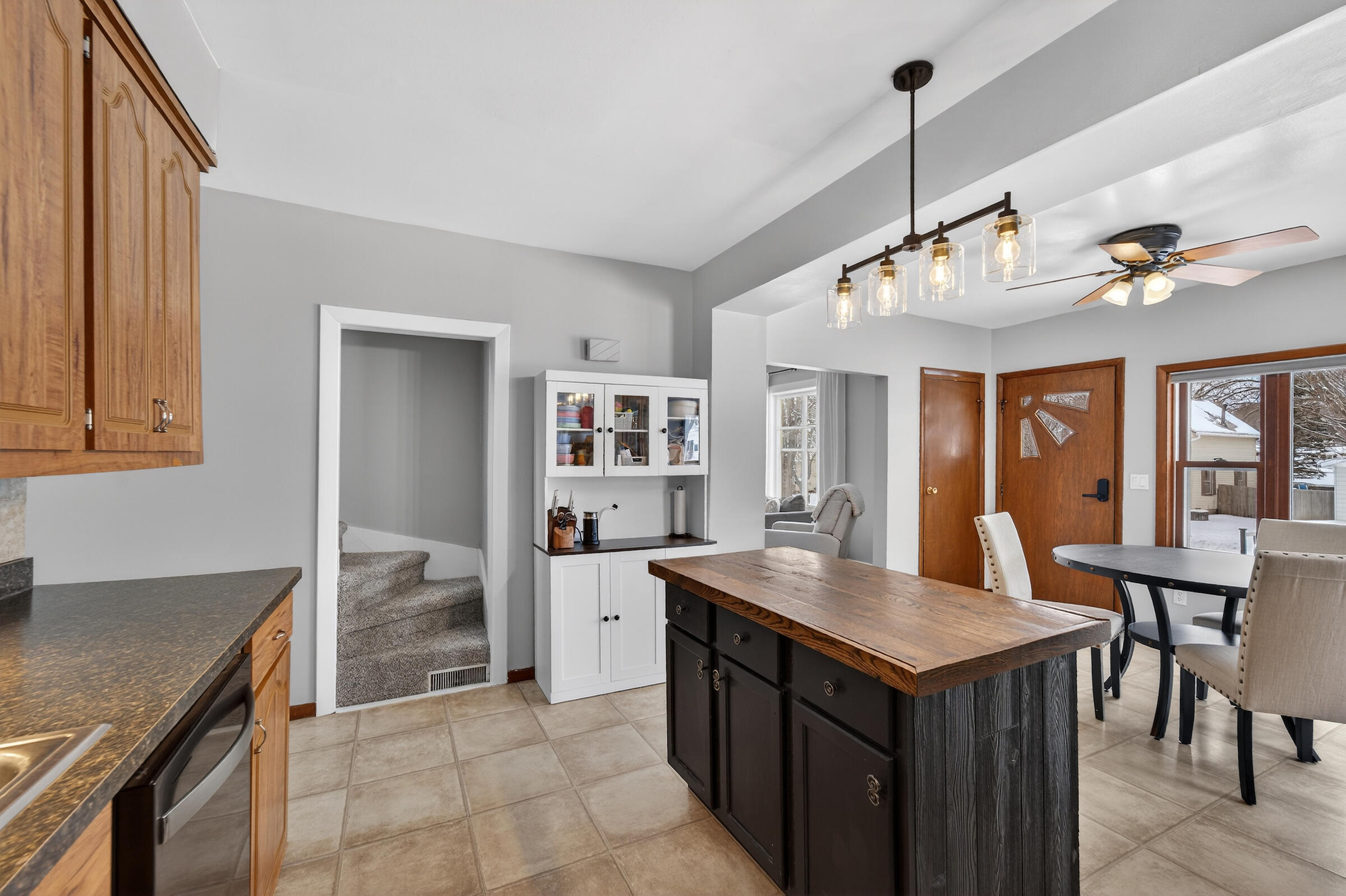 416 South Rural Street Hartford, WI 53027 - Photo 7 of 26 DSC09741