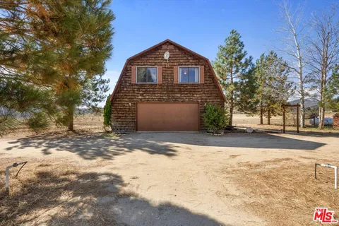 a view of a pathway with a house