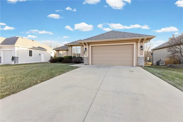 $475,000 | 24021 Eagle Court, Paola, KS 66071