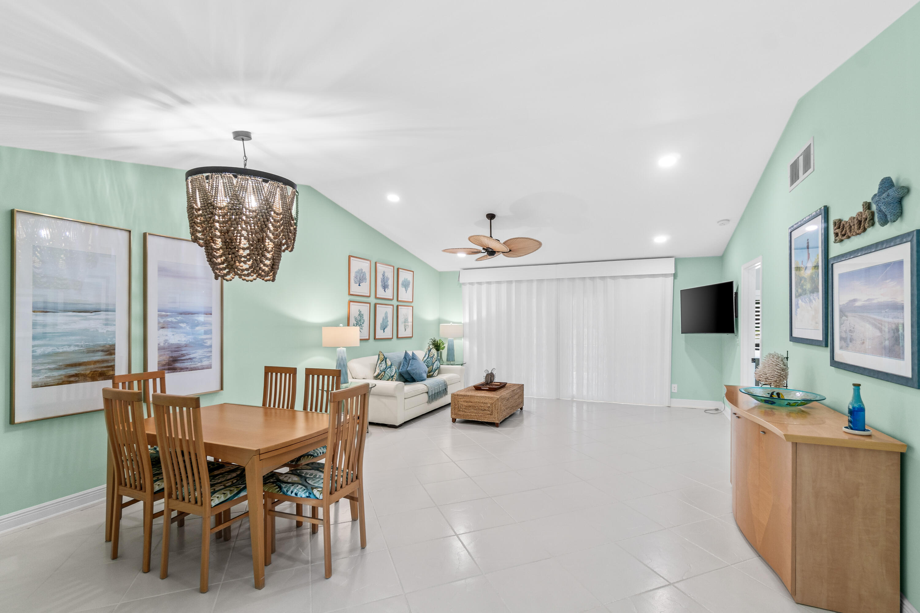 20021 Mona Circle Boca Raton, FL 33434 - Photo 12 of 42 20021 Mona Circle living area showing cu