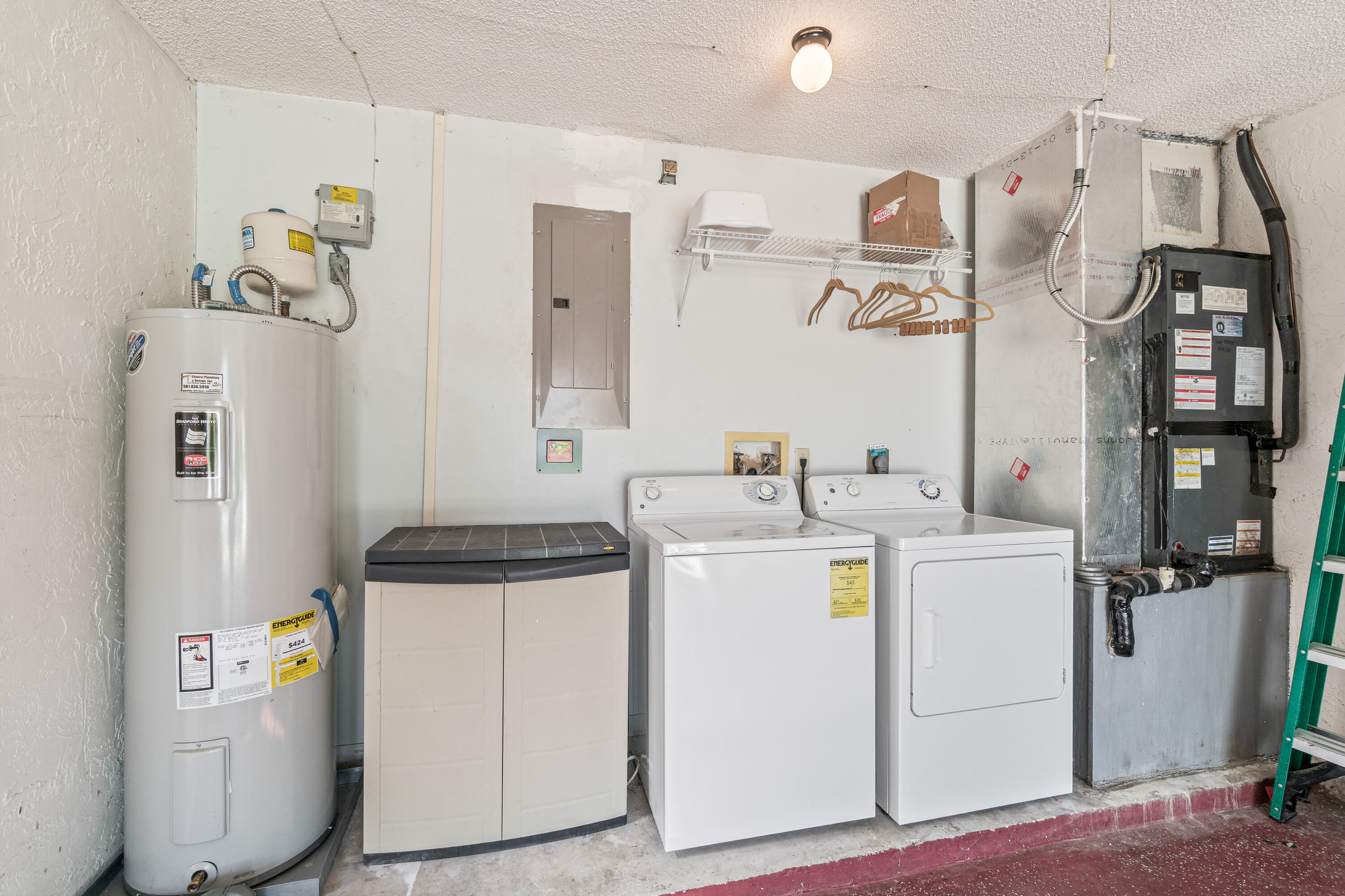 20021 Mona Circle Boca Raton, FL 33434 - Photo 31 of 42 Washer dryer and water heater in garage
