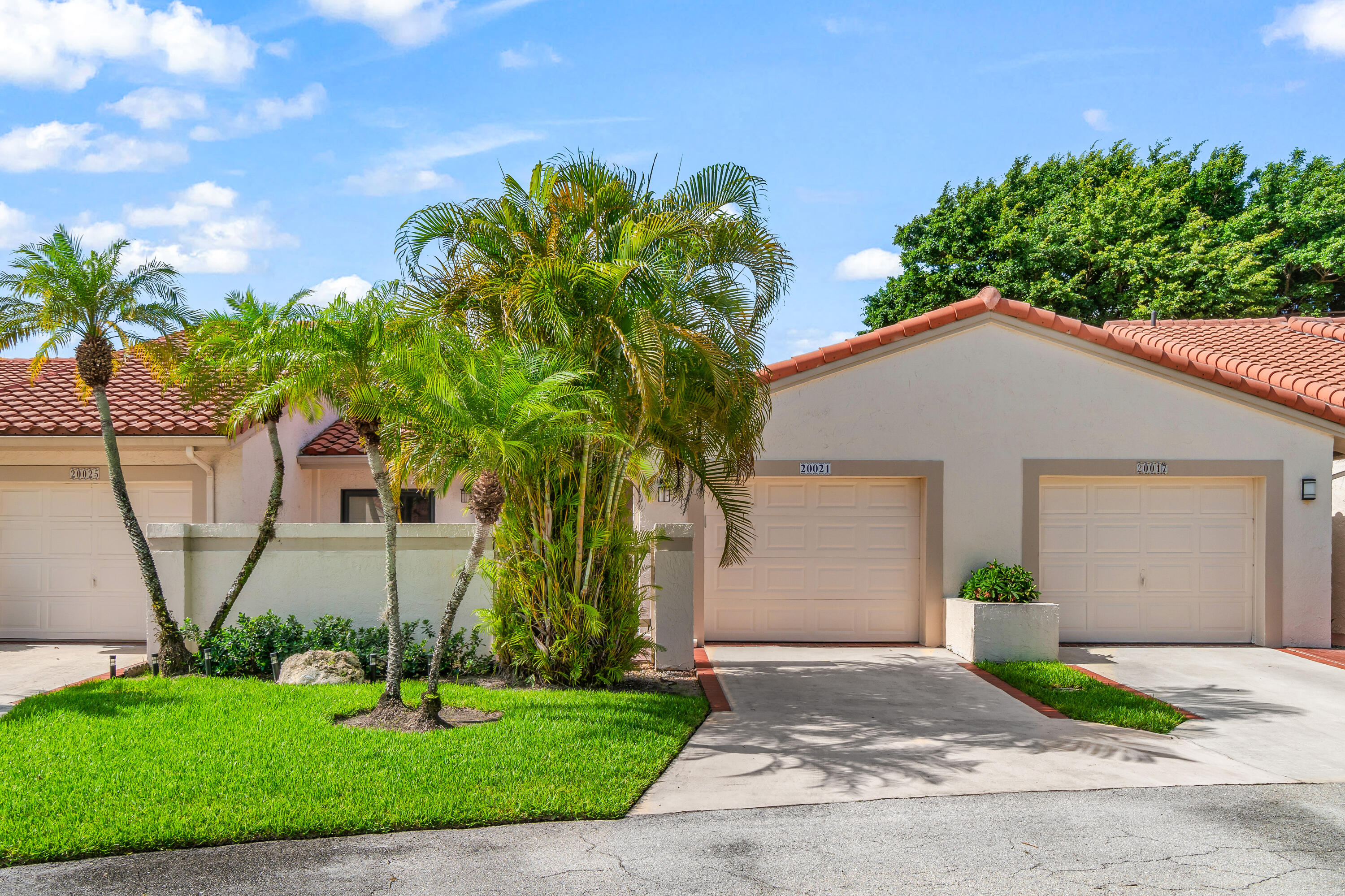 20021 Mona Circle Boca Raton, FL 33434 - Photo 4 of 42 20021 Mona Circle entrance 1