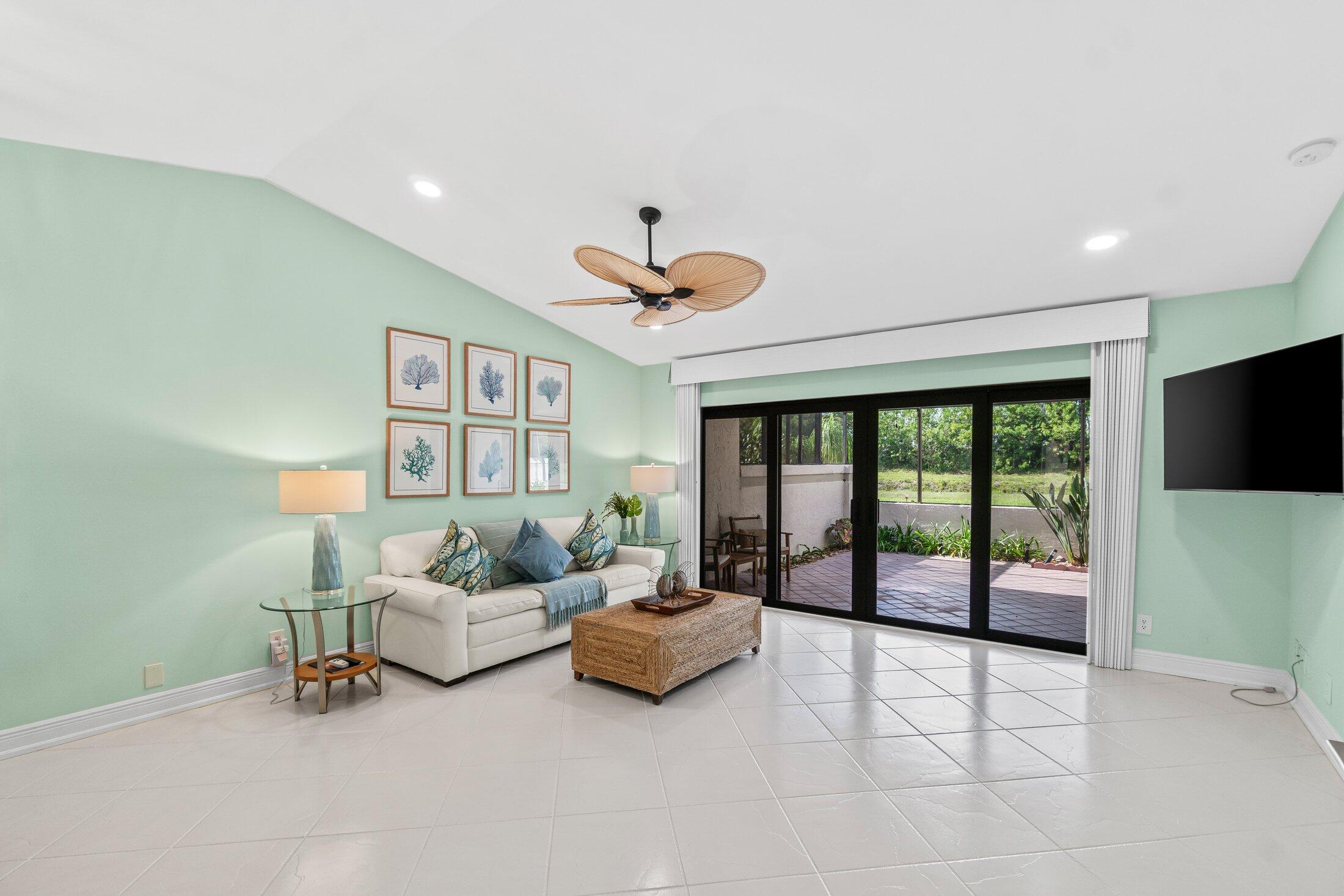 20021 Mona Circle Boca Raton, FL 33434 - Photo 8 of 42 007-20021MonaCircle-BocaRaton-FL-33434-S