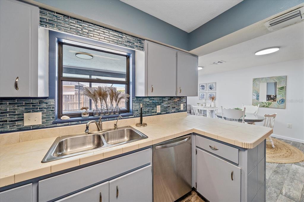 108 Stanford Road Venice, FL 34293 - Photo 10 of 28