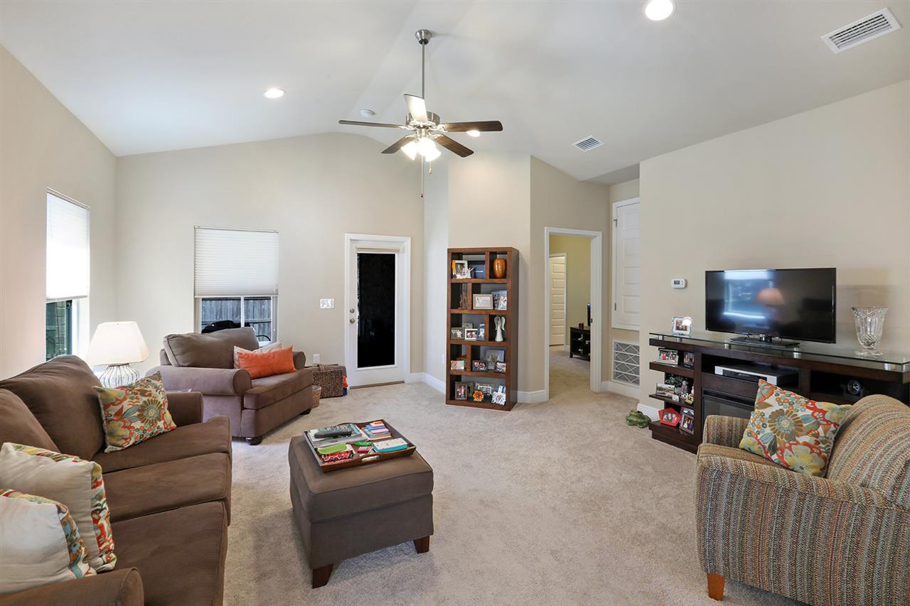 1432 Surrey Loop Foley, AL 36535 - Photo 7 of 17 Living Room