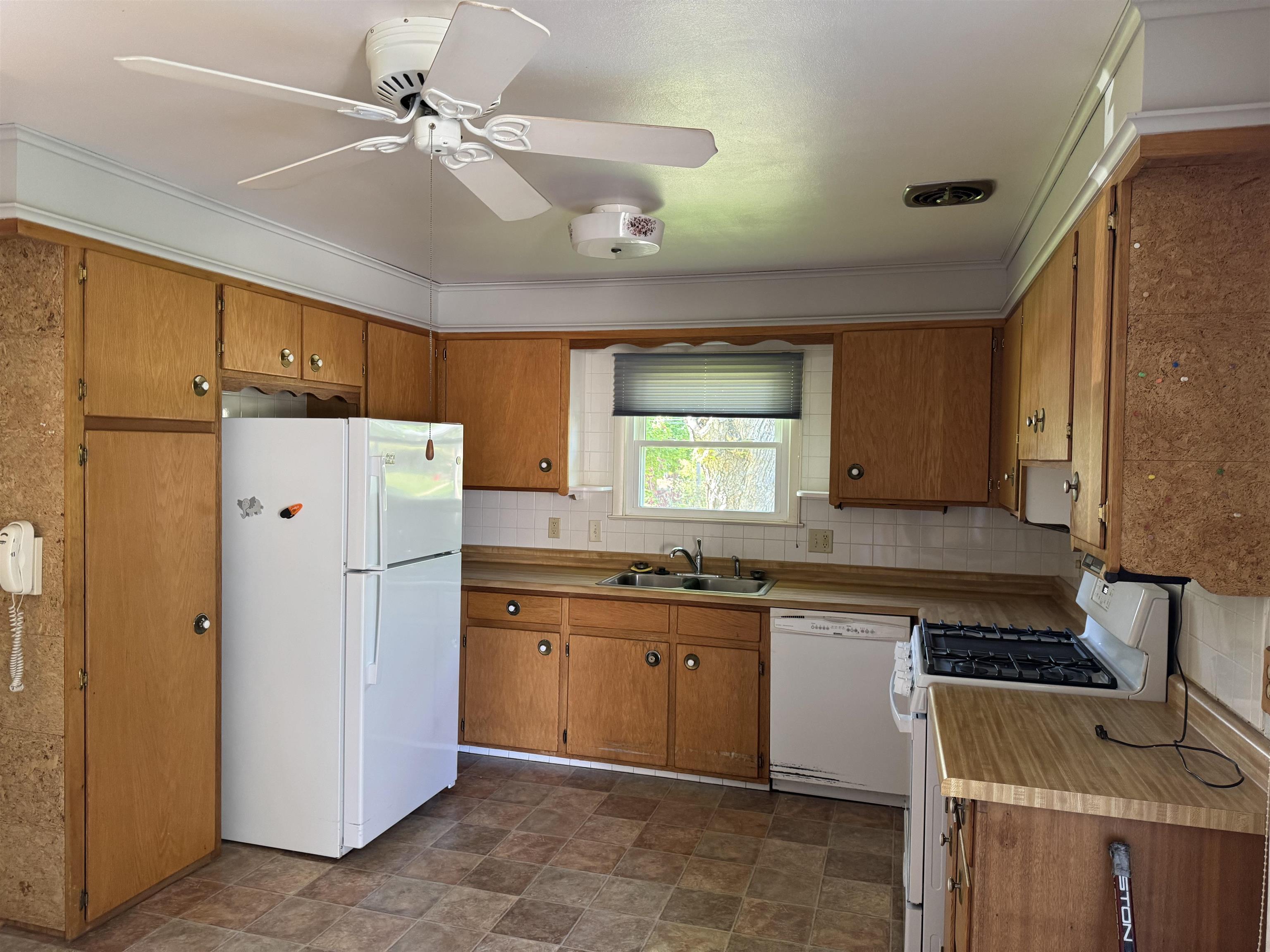5403 Winnequah Road Monona, WI 53716 - Photo 9 of 48