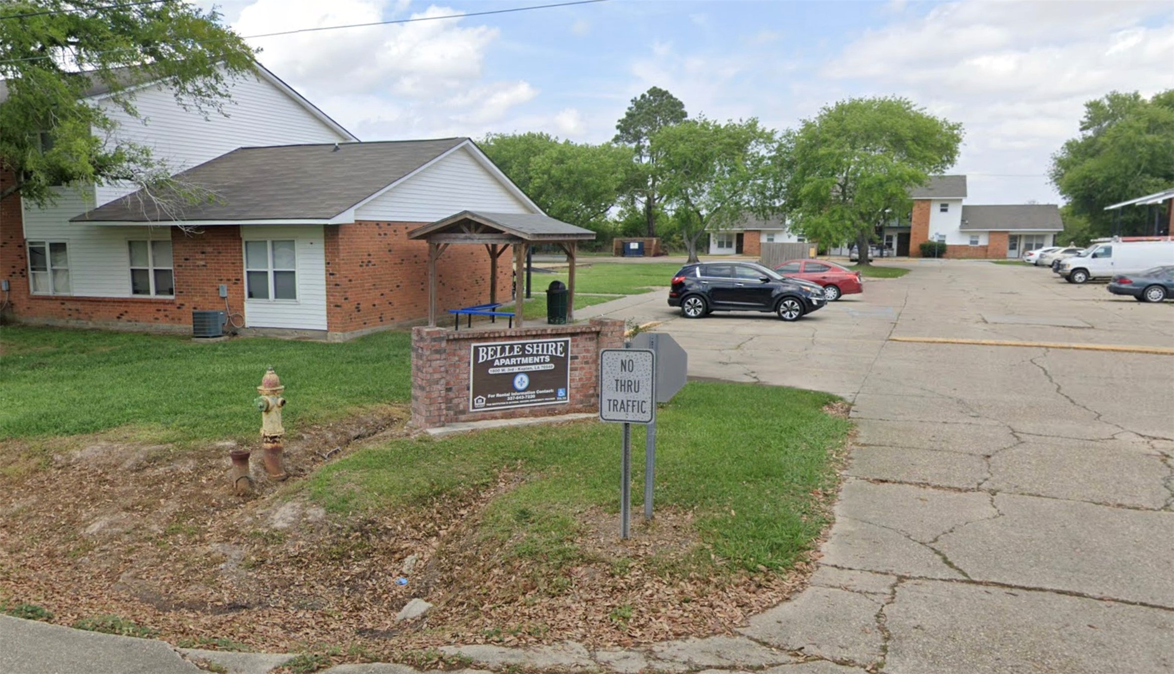 1800 West 3rd Street Kaplan, LA 70548 - Photo 2 of 7 a front view of a house with garden