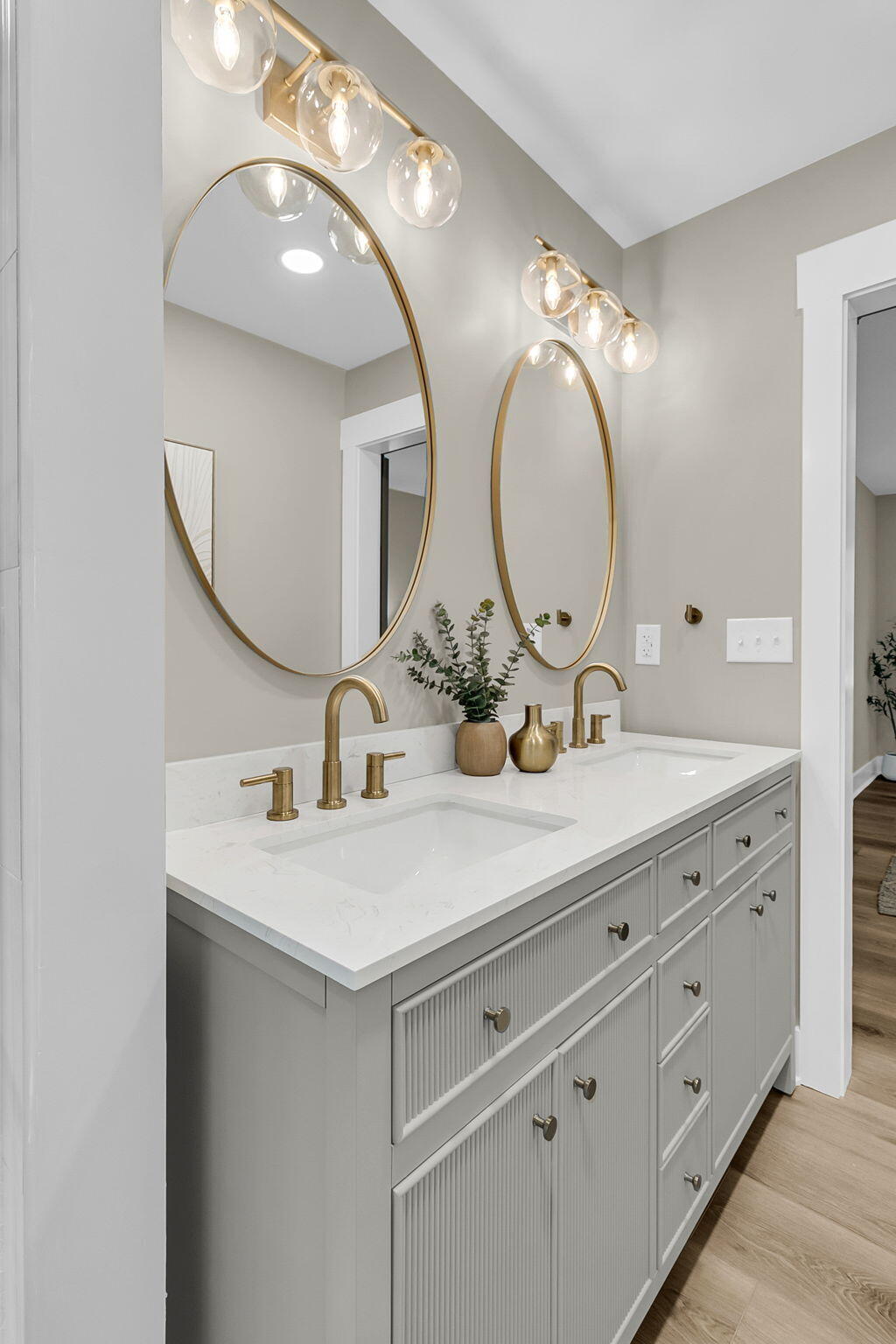2411 Terrell Street Charleston, SC 29414 - Photo 19 of 33 Modern Fixtures