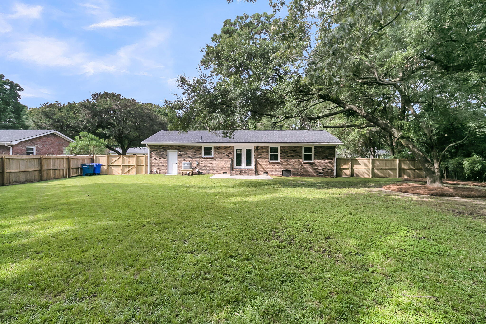 2411 Terrell Street Charleston, SC 29414 - Photo 3 of 33 Huge Yard for a Pool!