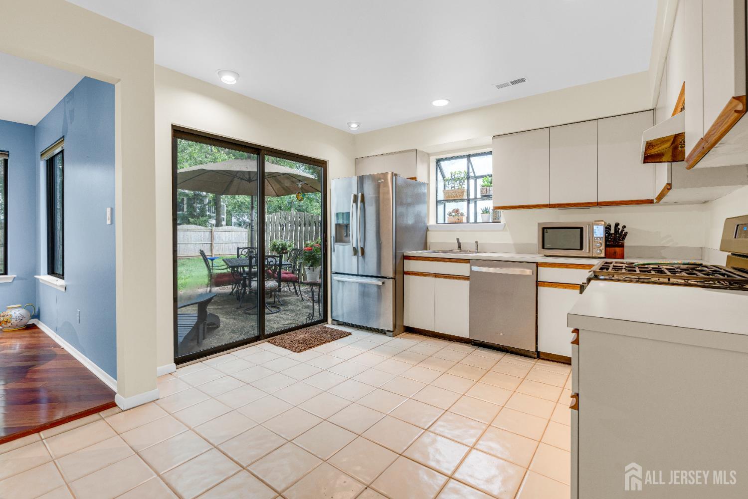 47 Park Gate Drive Edison, NJ 08820 - Photo 13 of 40