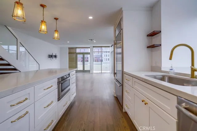 $6,500 | 35 North Raymond Avenue, Unit 404, Pasadena, CA 91103