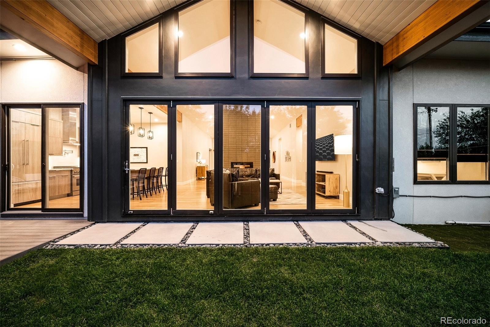 5409 East Bails Drive Denver, CO 80222 - Photo 8 of 40