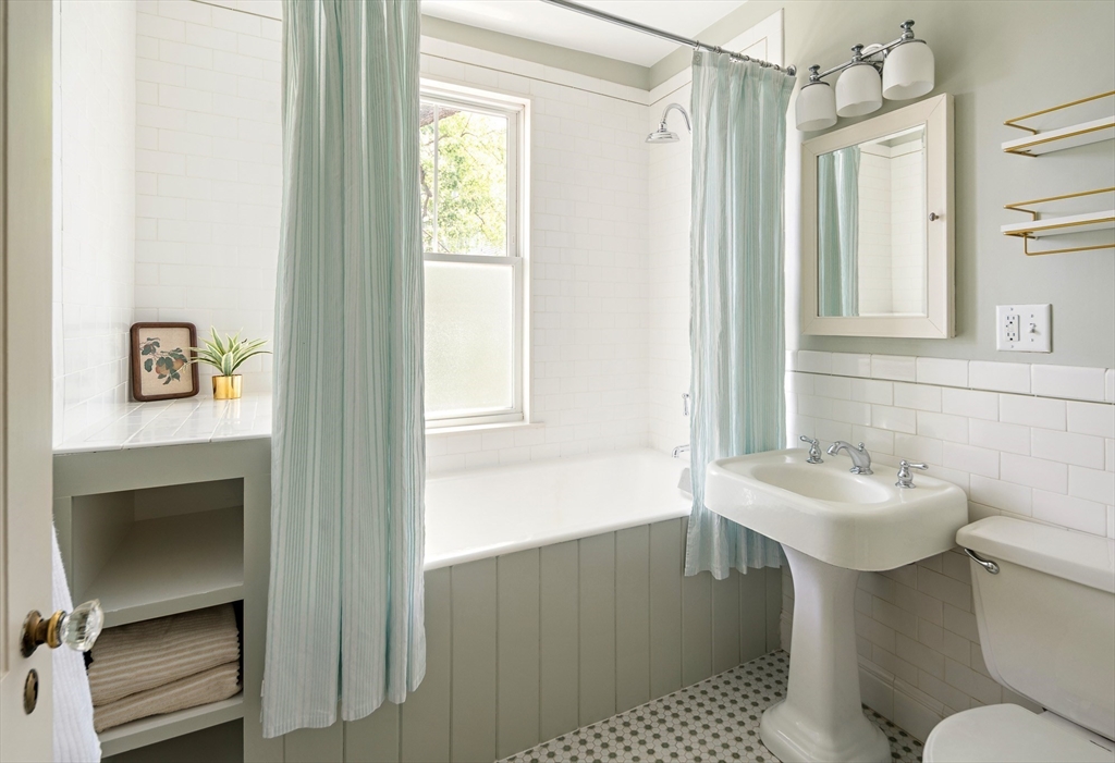 115 Baldwin Street Boston, MA 02129 - Photo 19 of 32