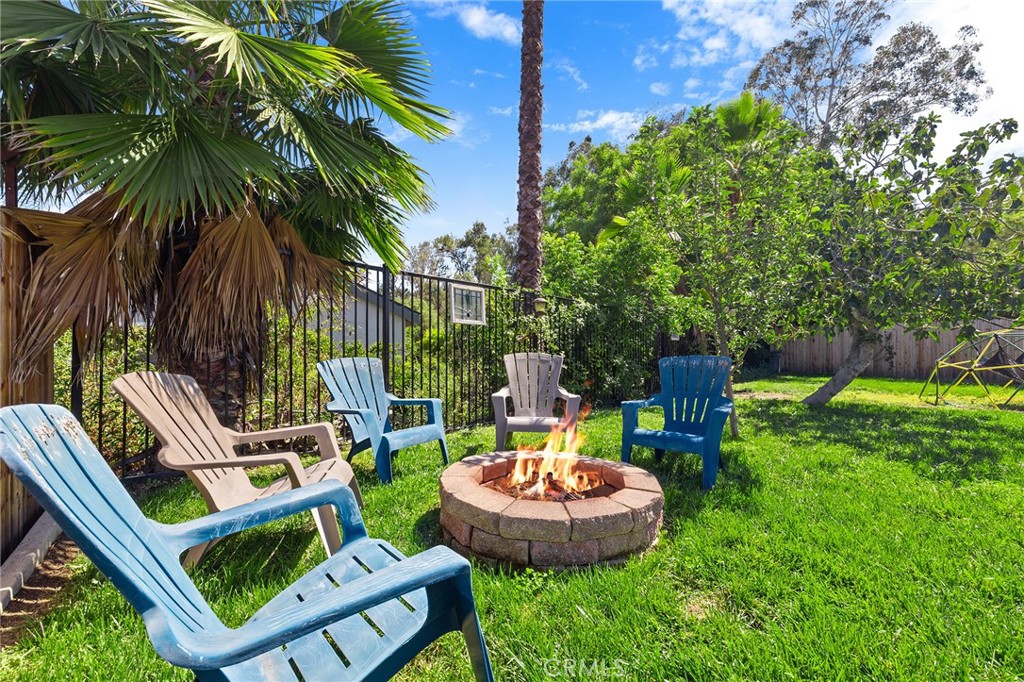 29951 Cactus Place Temecula, CA 92592 - Photo 32 of 46 a view of an outdoor sitting area with chairs