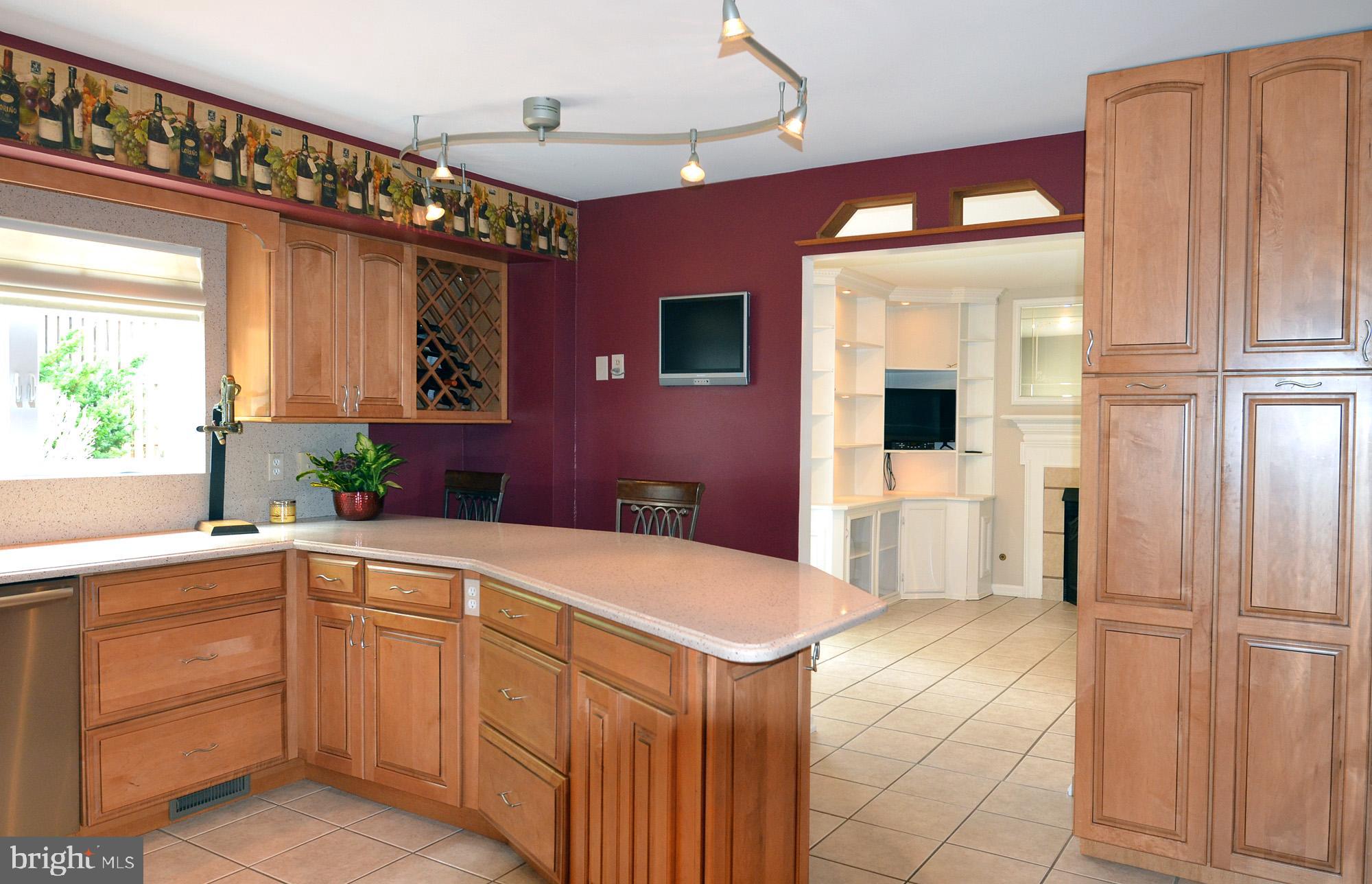5819 Stone Ridge Drive Centreville, VA 20120 - Photo 36 of 72 Breakfast bar & built-in wine rack