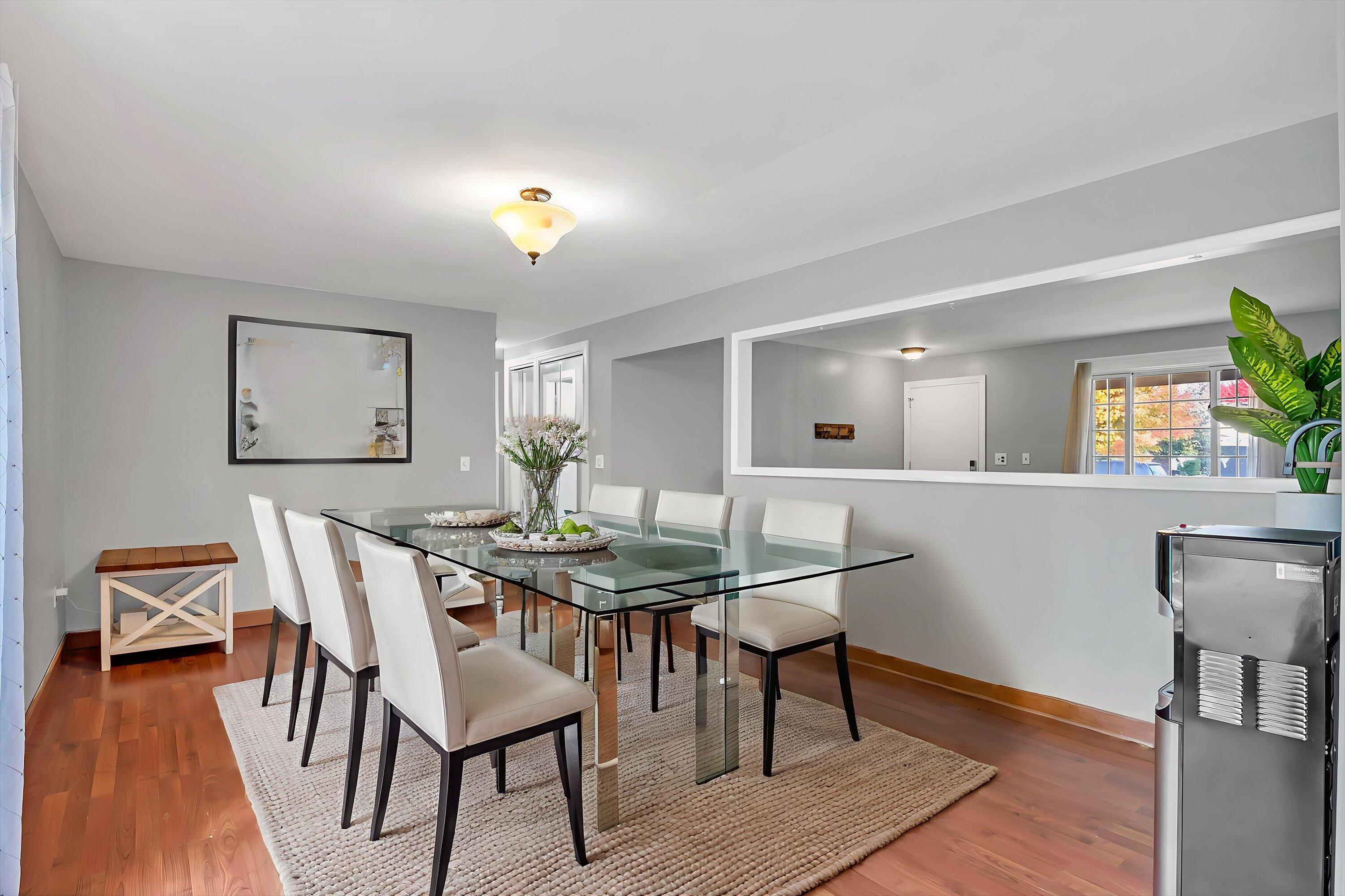 22115 Derby Road Woodhaven, MI 48183 - Photo 11 of 58 14-DSC04310 - Dining Room - Modern - 13