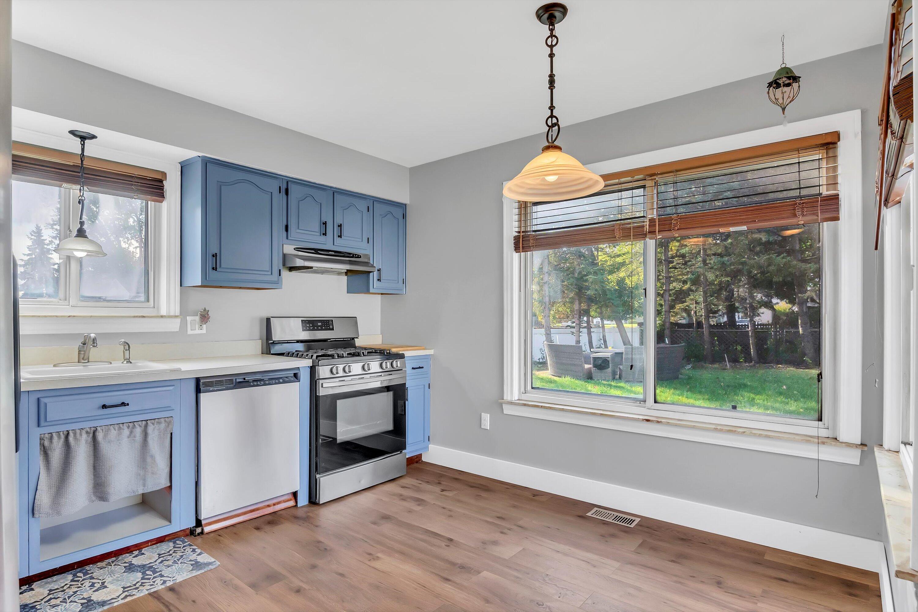 22115 Derby Road Woodhaven, MI 48183 - Photo 15 of 58 17-DSC04315