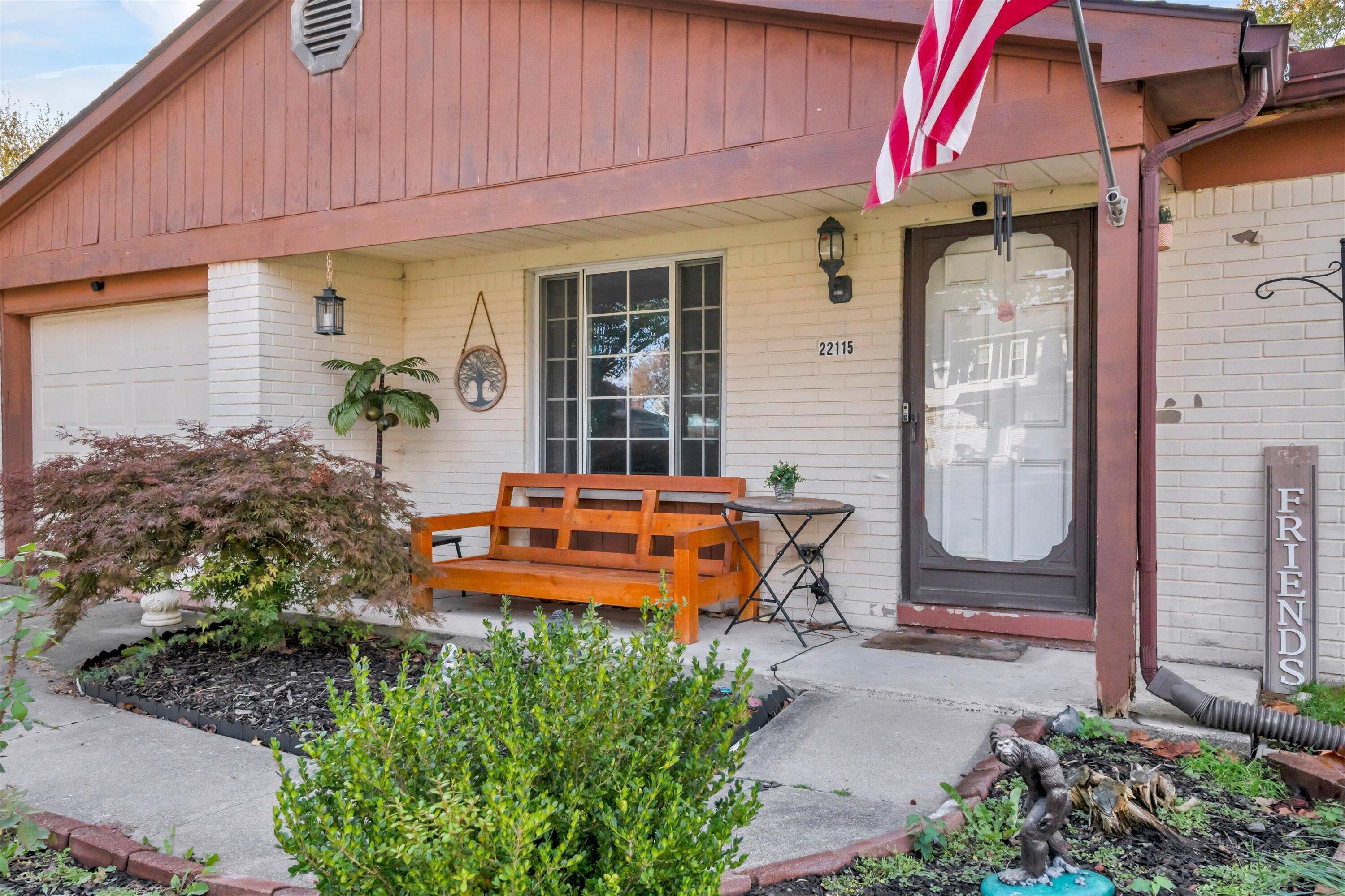 22115 Derby Road Woodhaven, MI 48183 - Photo 4 of 58 05-DSC04443