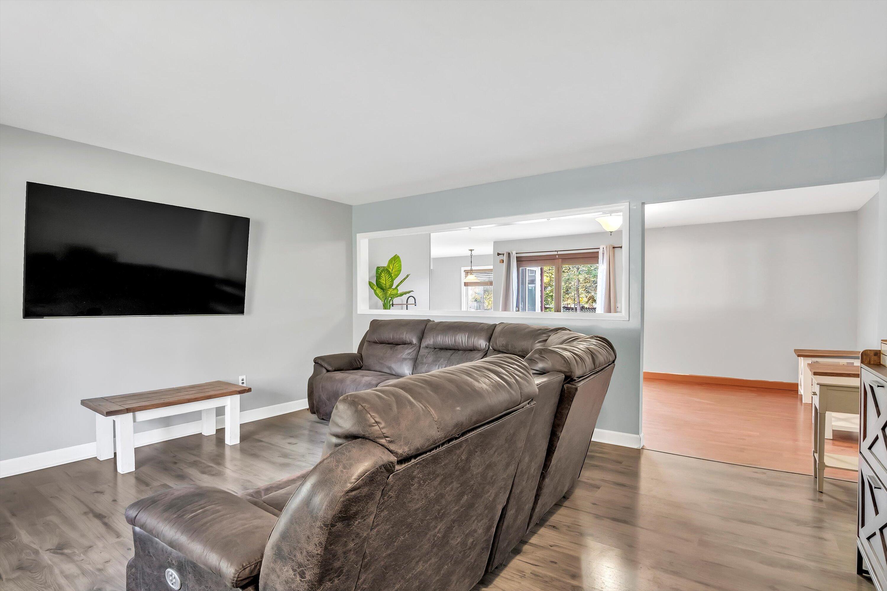 22115 Derby Road Woodhaven, MI 48183 - Photo 6 of 58 07-DSC04280