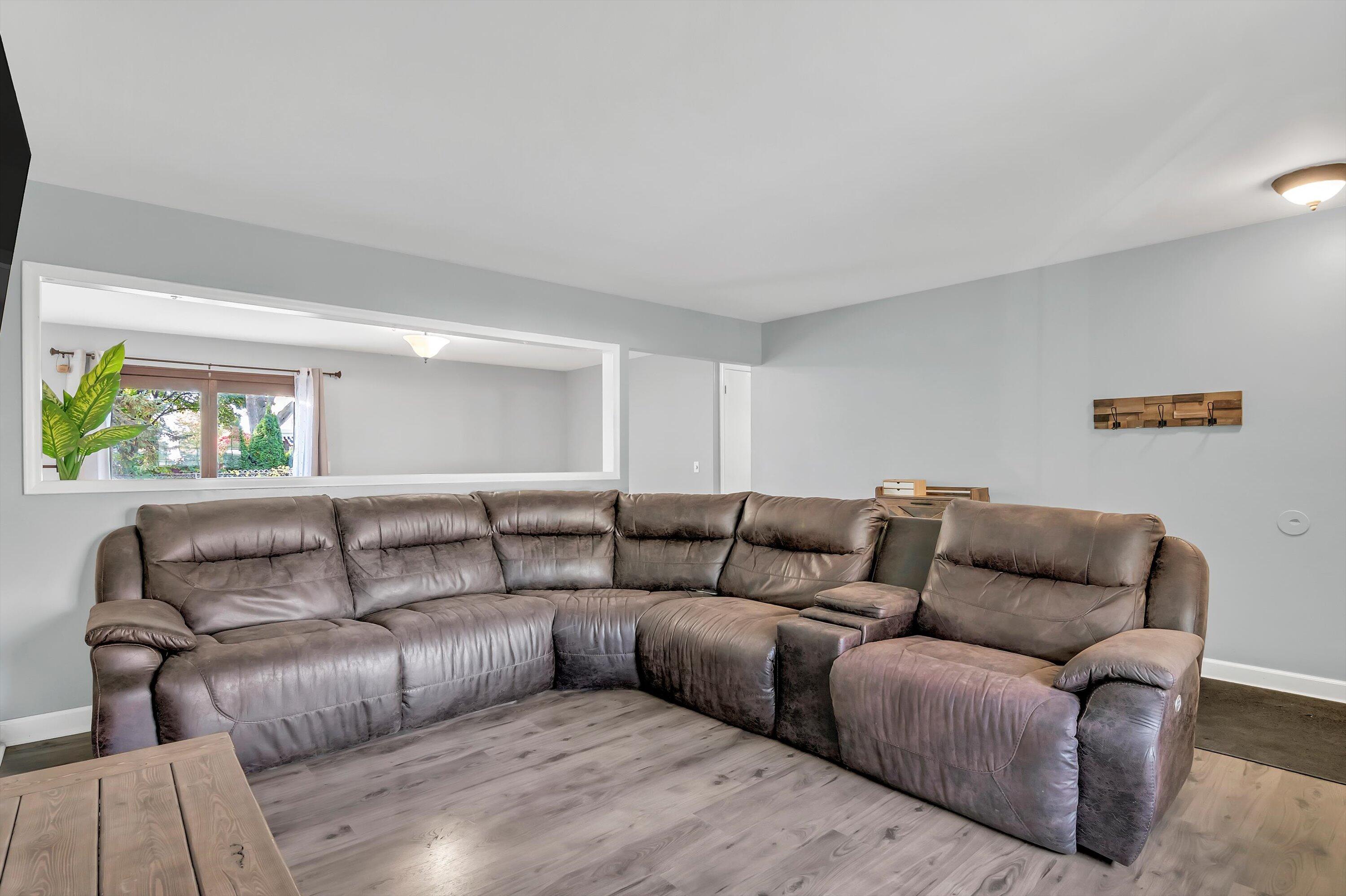 22115 Derby Road Woodhaven, MI 48183 - Photo 7 of 58 08-DSC04285