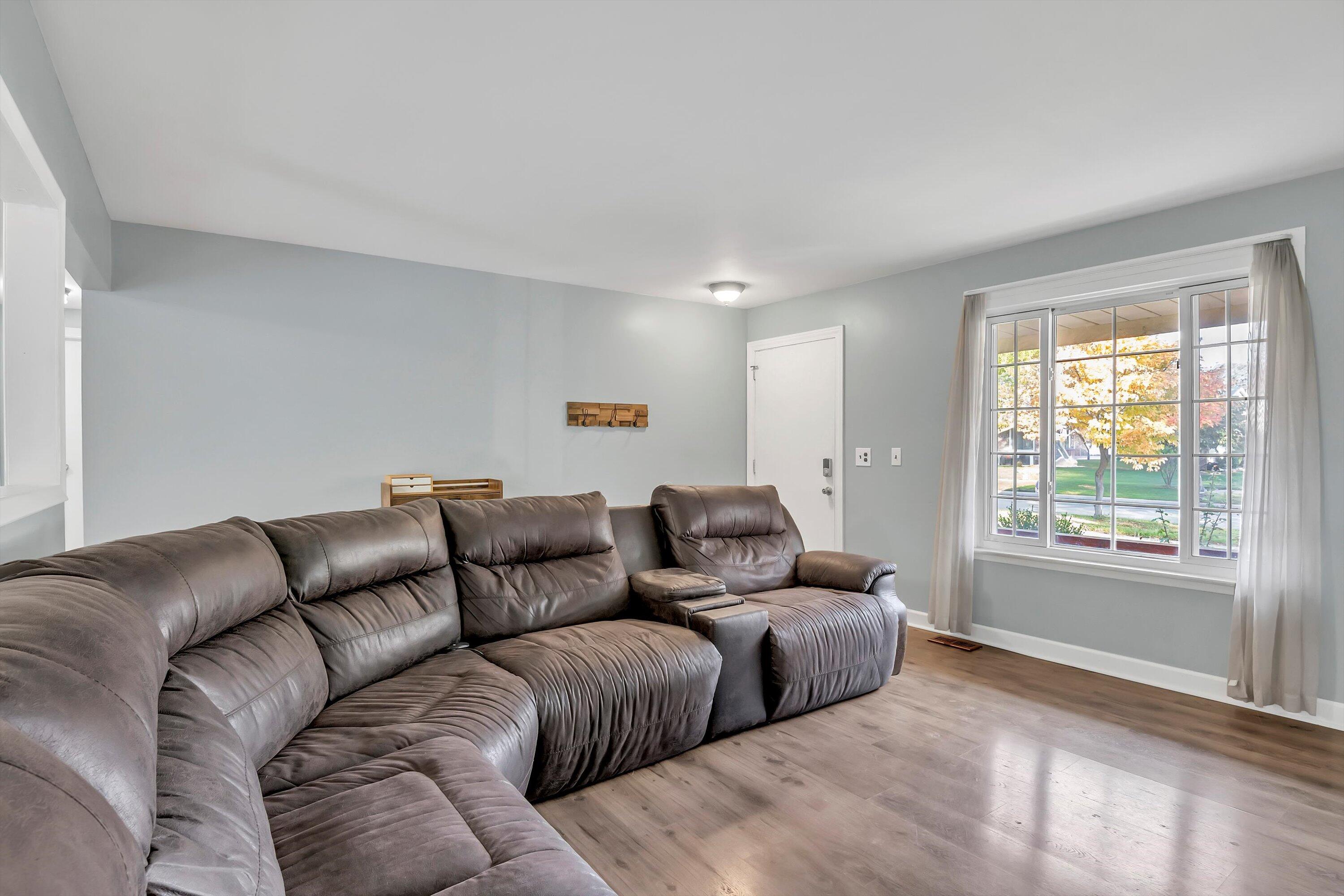 22115 Derby Road Woodhaven, MI 48183 - Photo 8 of 58 09-DSC04290