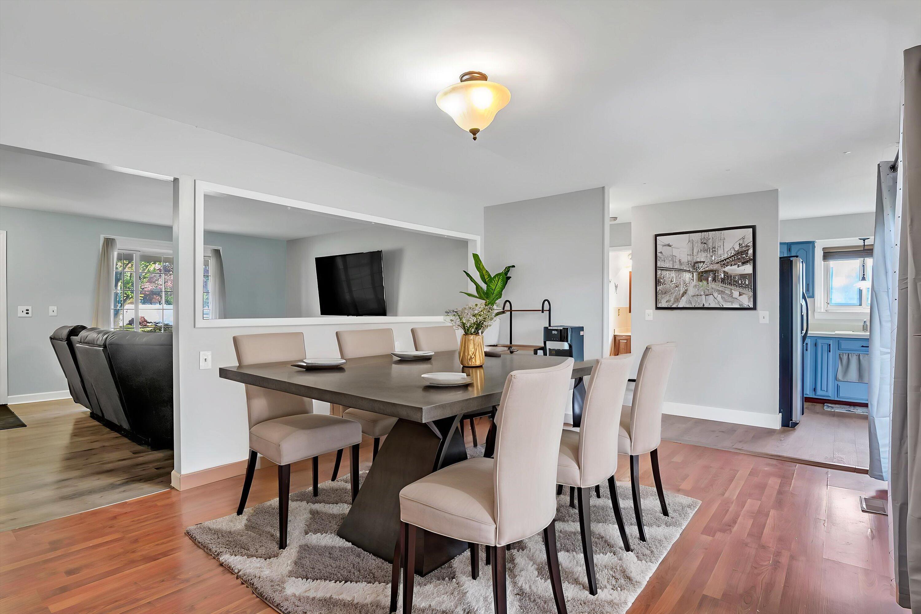 22115 Derby Road Woodhaven, MI 48183 - Photo 9 of 58 12-DSC04305 - Dining Room - Modern - 18
