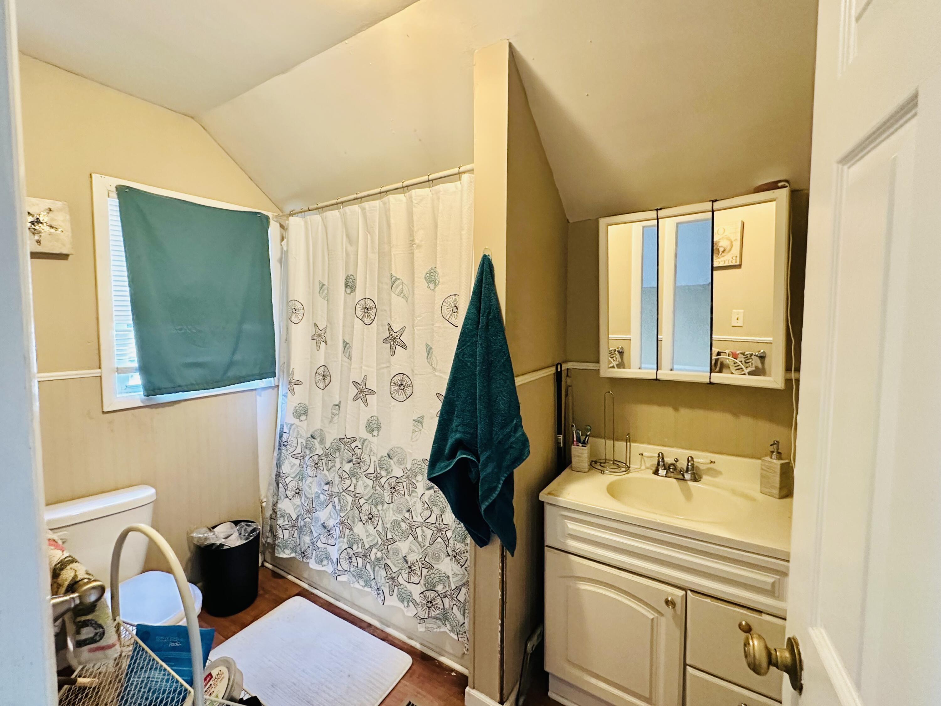 5856 Wallace Road Hammond, IN 46320 - Photo 11 of 14 a bathroom with a sink a toilet and a tub