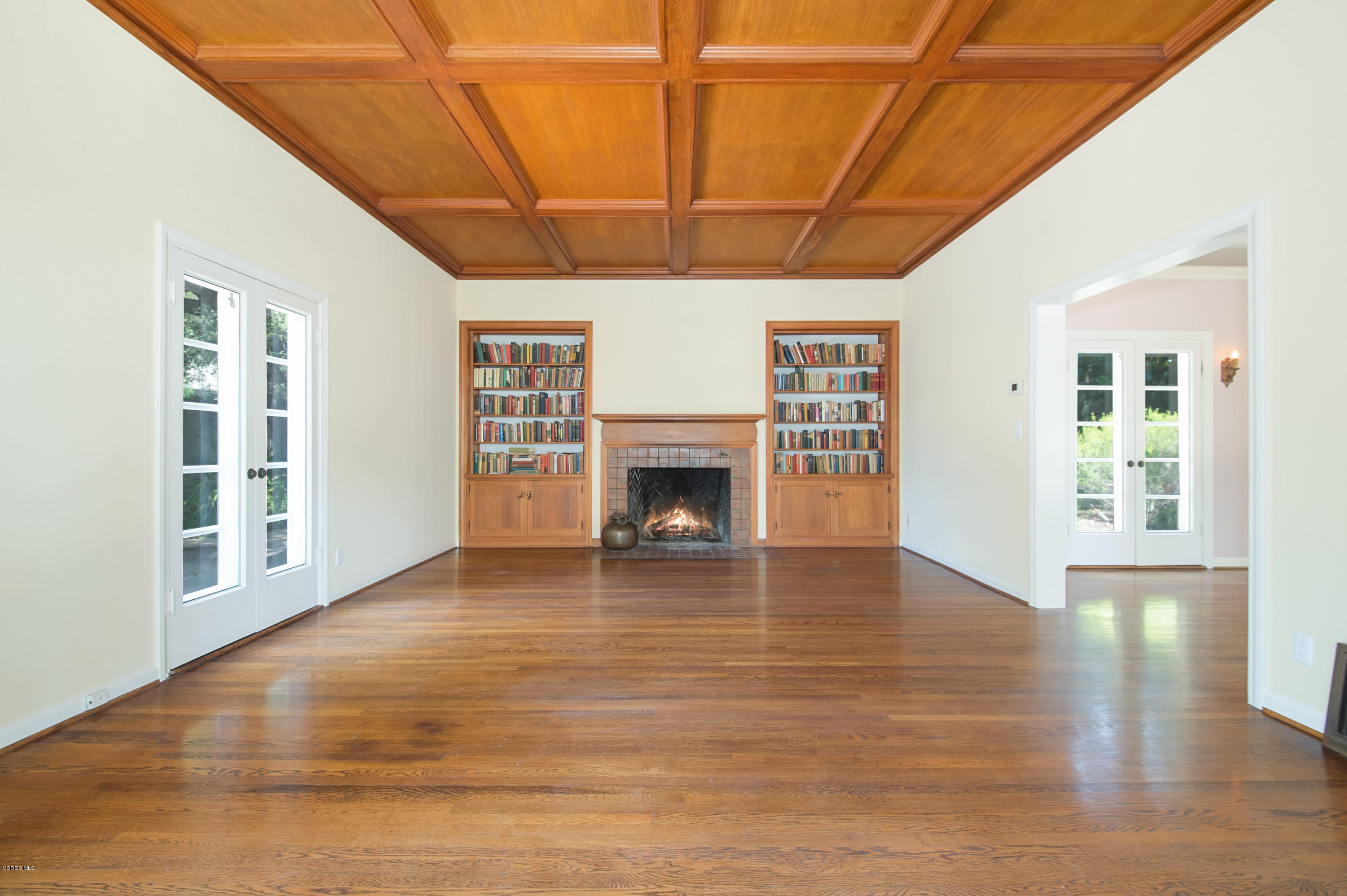 1447 Edgecliff Lane Pasadena, CA 91107 - Photo 12 of 33 a view of empty room with wooden floor and fireplace