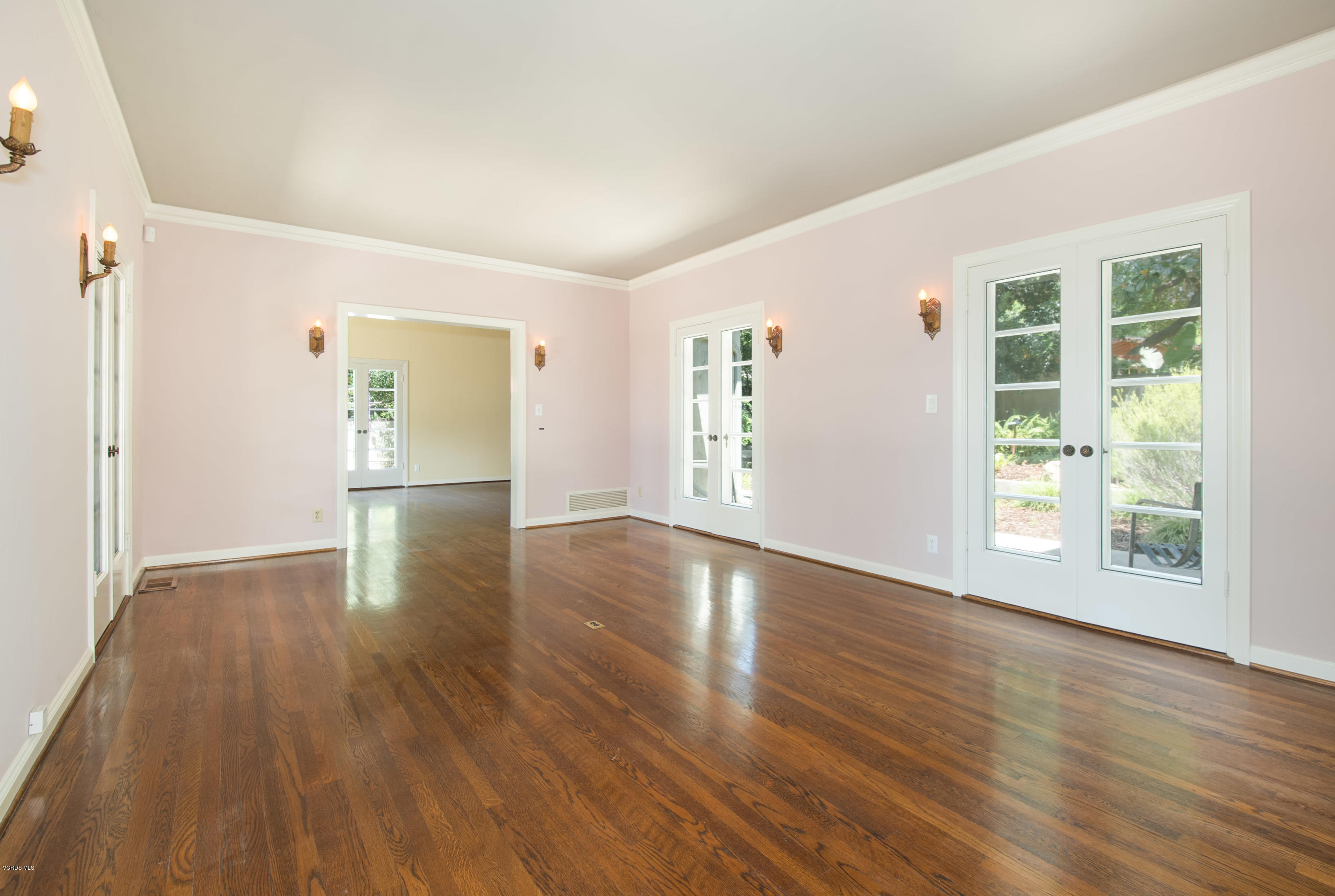 1447 Edgecliff Lane Pasadena, CA 91107 - Photo 13 of 33 a view of an empty room with wooden floor and a window