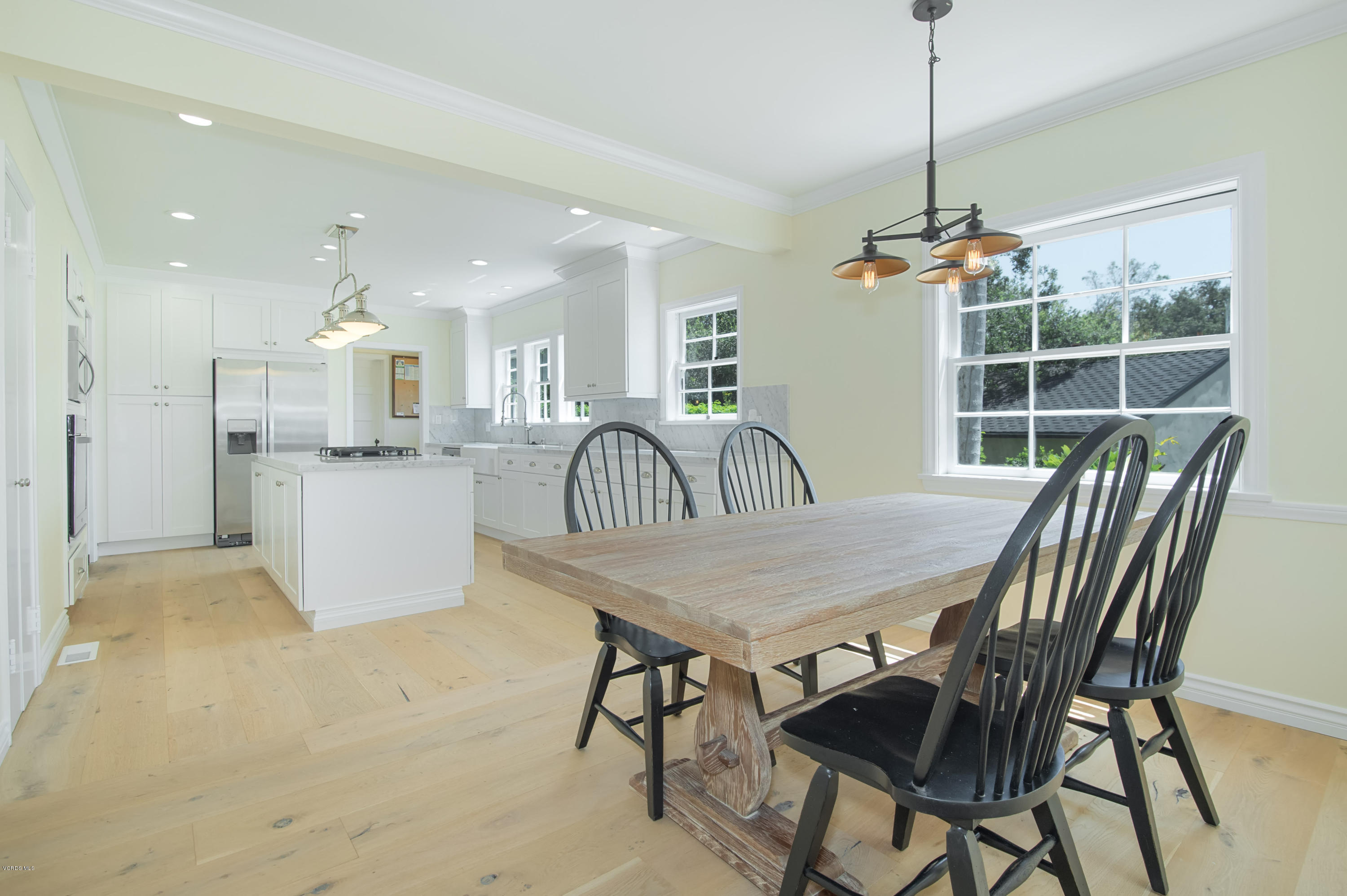 1447 Edgecliff Lane Pasadena, CA 91107 - Photo 17 of 33 a dining room with furniture and window