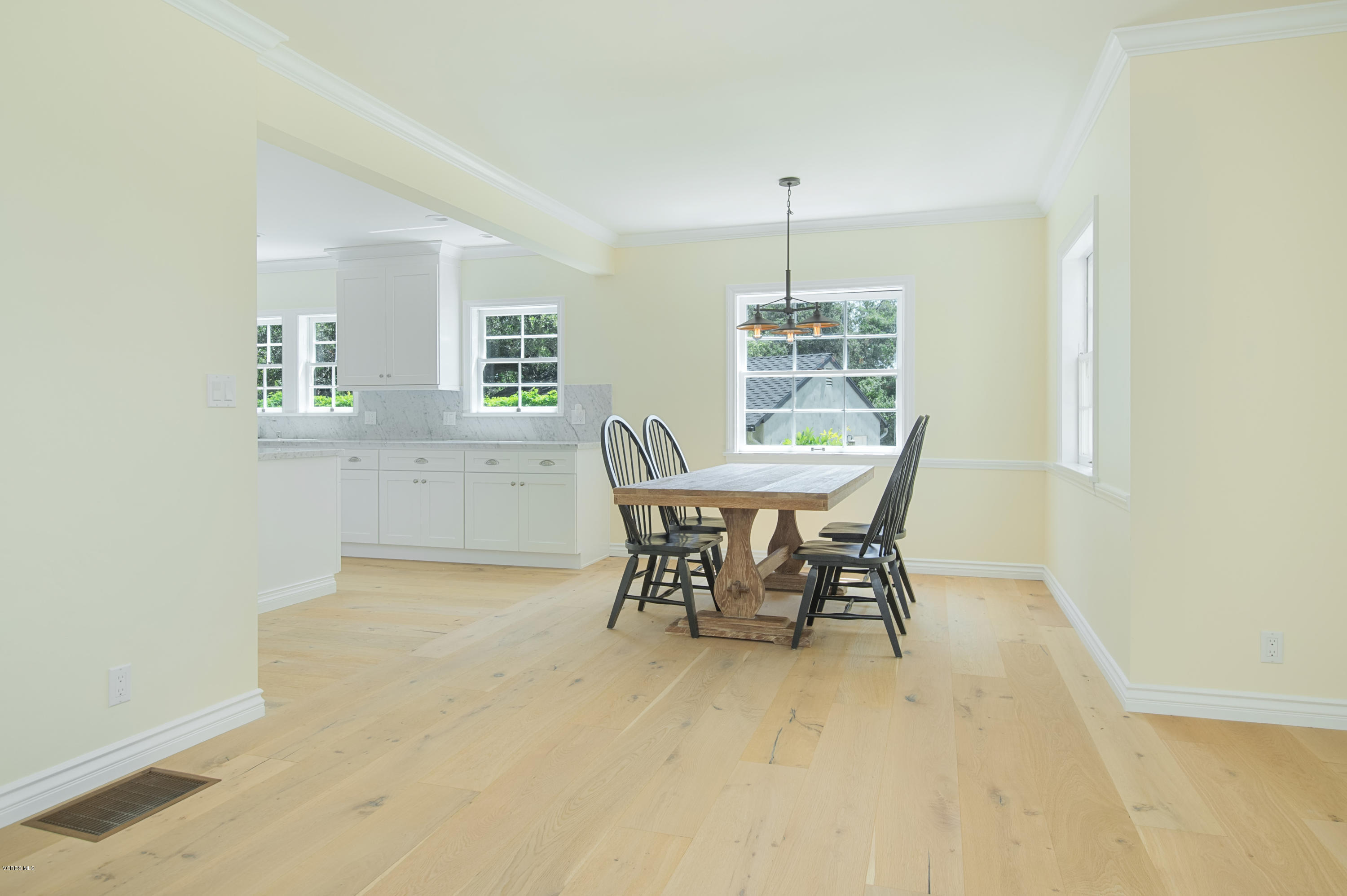 1447 Edgecliff Lane Pasadena, CA 91107 - Photo 18 of 33 a dining room with furniture and window