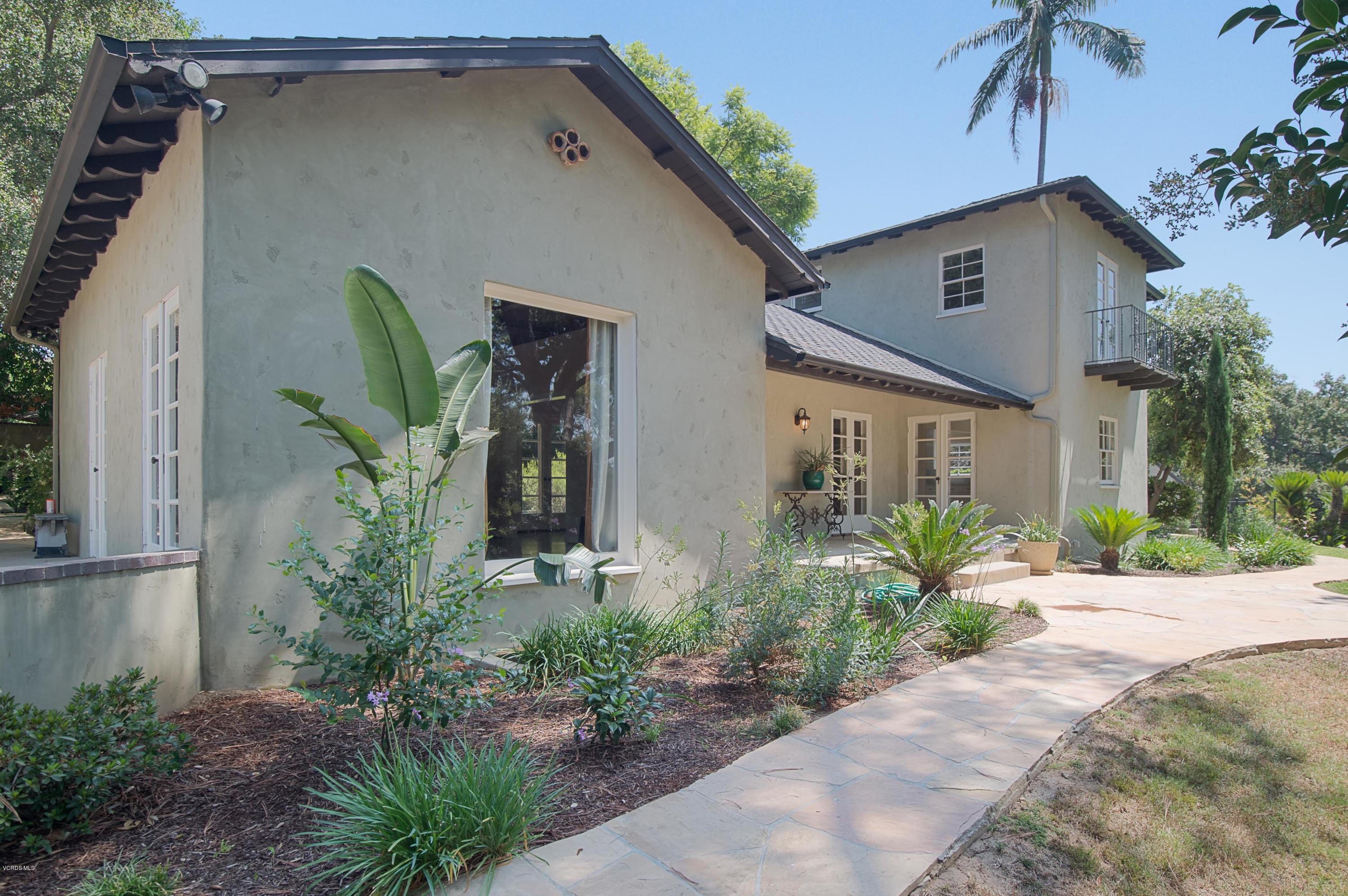 1447 Edgecliff Lane Pasadena, CA 91107 - Photo 4 of 33 a front view of a house with garden