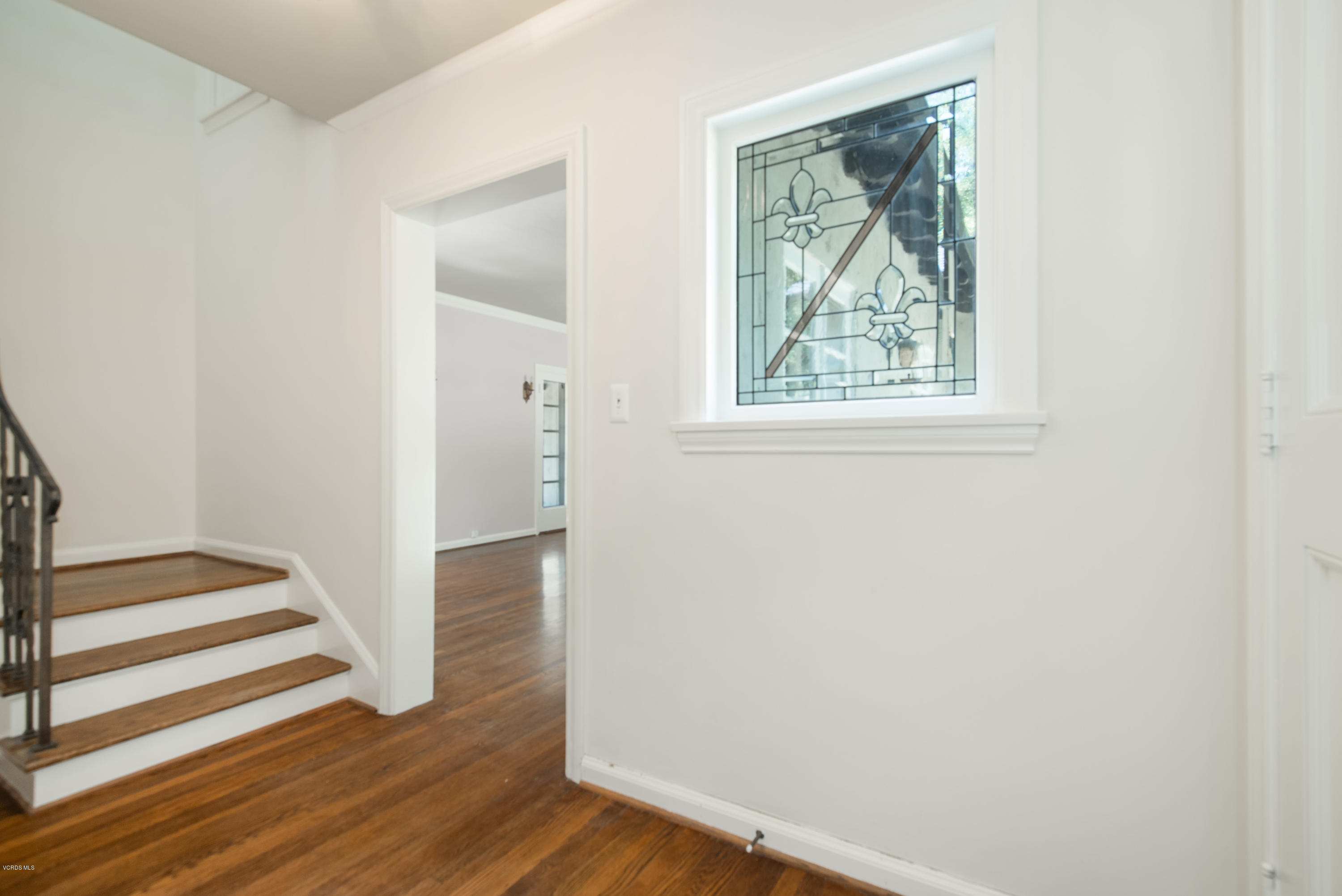 1447 Edgecliff Lane Pasadena, CA 91107 - Photo 10 of 33 a view of a hallway with wooden floor and entryway