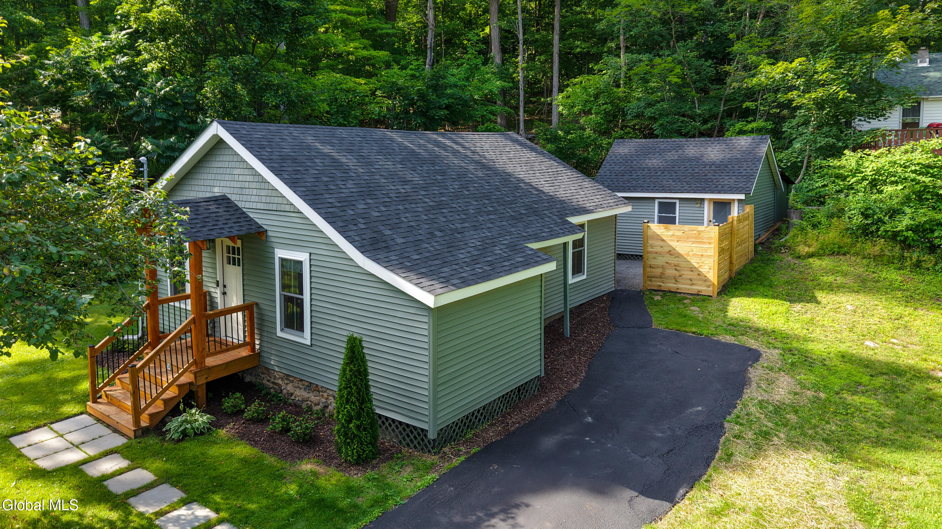 24 Mohican Road Bolton, NY 12814 - Photo 4 of 38 1 (35)
