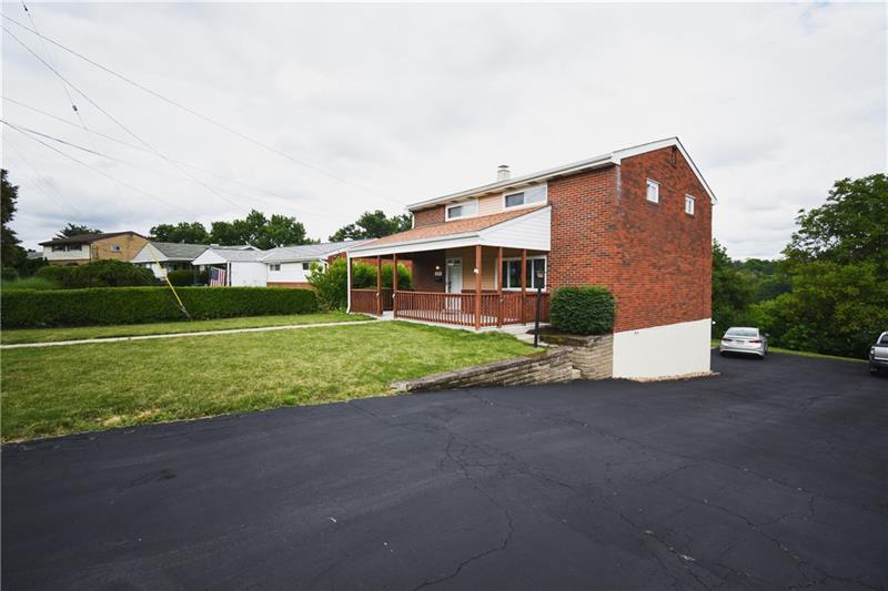 670 Lindsay Road Carnegie, PA 15106 - Photo 19 of 25 Large Driveway