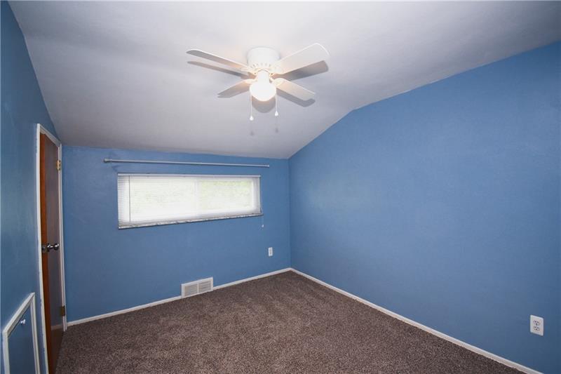 670 Lindsay Road Carnegie, PA 15106 - Photo 23 of 25 Bedroom 3